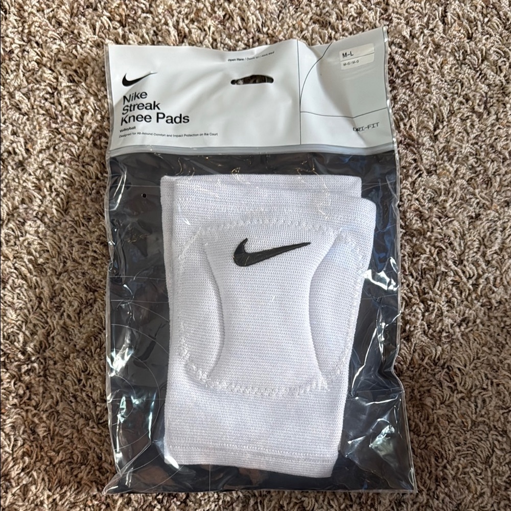 NWT Nike Volleyball Kneepads